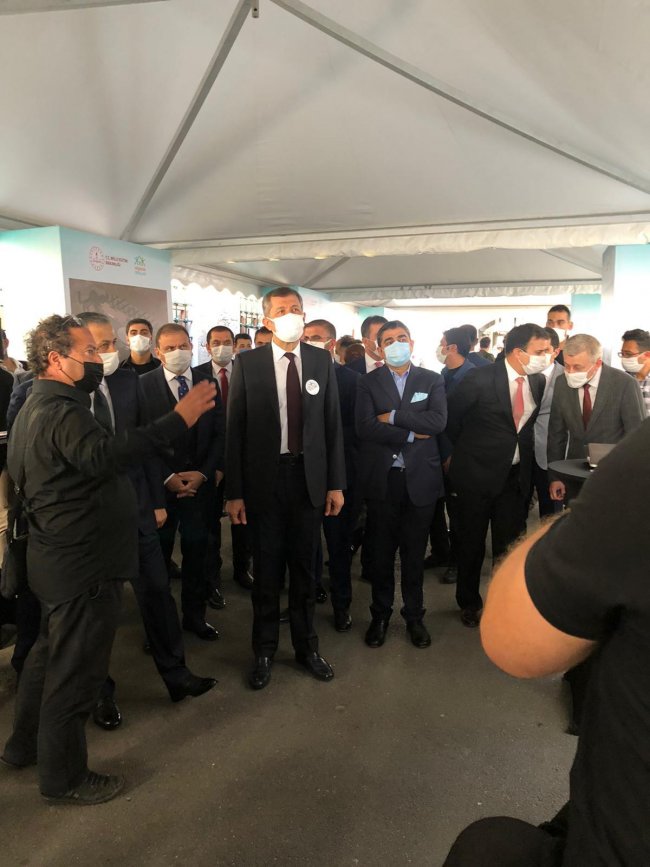 Kars’ın gurur kaynağı SBK Holding’e Bakan Selçuk’tan plaket!