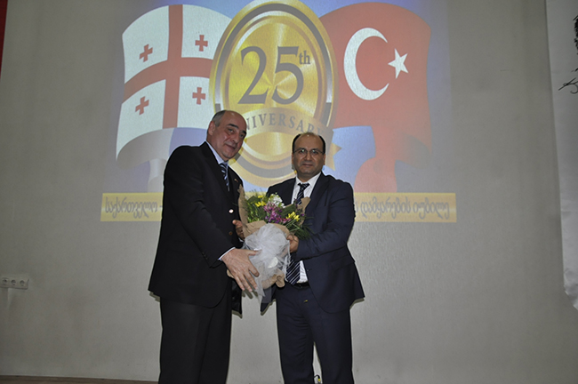 kau,-gurcistan---turkiye-diplomatik-iliskilerin-25.-yili-kutlamalarina-ev-sahipligi-yapti-(4).jpg