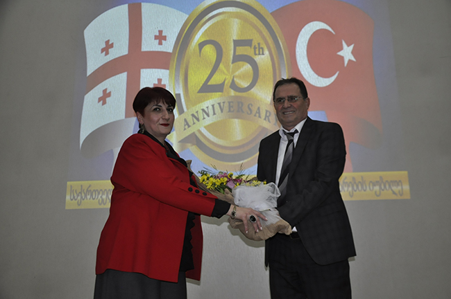 kau,-gurcistan---turkiye-diplomatik-iliskilerin-25.-yili-kutlamalarina-ev-sahipligi-yapti-(5).jpg