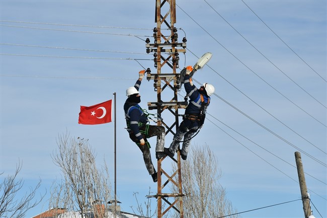 kesintisiz-elektrik-enerjisi-icin-kayakli-hizmet-(12).jpg