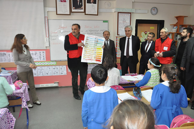 kizilay-kars-subesinden-ogrencilere-guvenli-yasam-takvimi-(2).jpg
