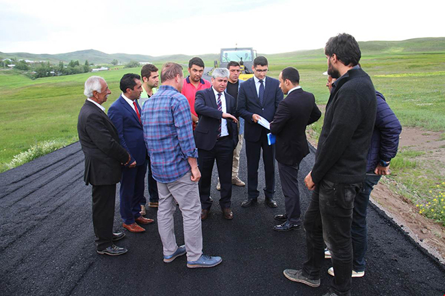 koy-yollari-sicak-asfaltla-tanisiyor-(1).jpg