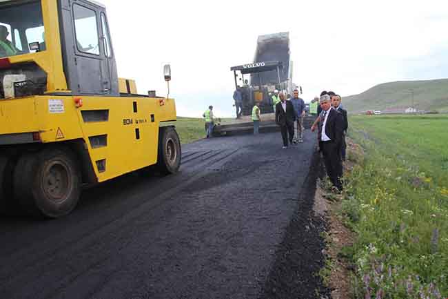 koy-yollari-sicak-asfaltla-tanisiyor-(3).jpg