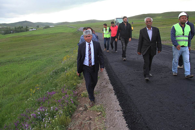 koy-yollari-sicak-asfaltla-tanisiyor-(6).jpg