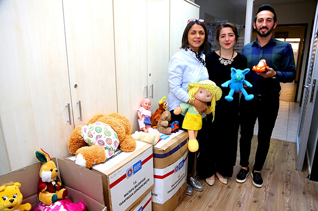 kumbarada-toplanan-oyuncaklar-karsa-gonderildi-(2).jpg