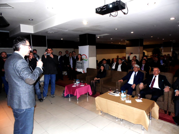 metro-kars'ta-ureticilerle-bulustu!-(2).jpg