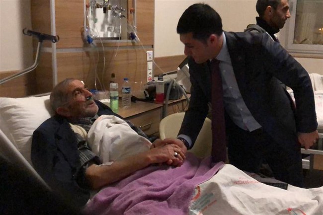 mhp-kars-belediye-baskan-adayi-nazik,-yeni-yila-hastalar-ve-calisanlarla-girdi-(14).jpg