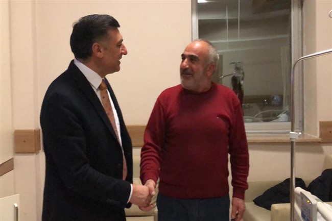 mhp-kars-belediye-baskan-adayi-nazik,-yeni-yila-hastalar-ve-calisanlarla-girdi-(25).jpg