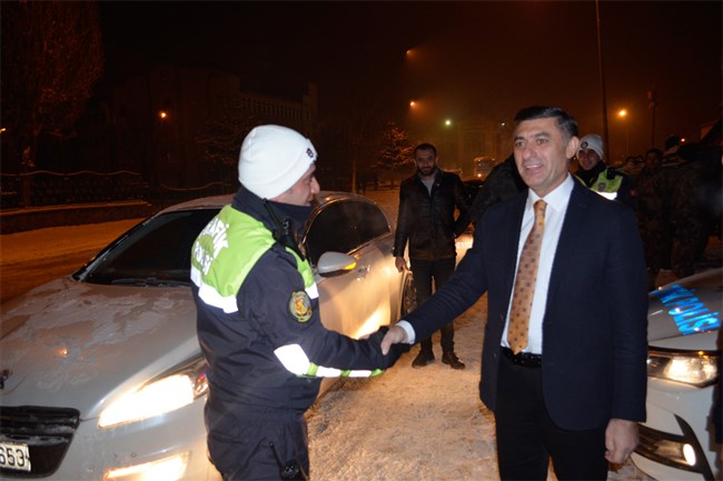 mhp-kars-belediye-baskan-adayi-nazik,-yeni-yila-hastalar-ve-calisanlarla-girdi-(33).jpg