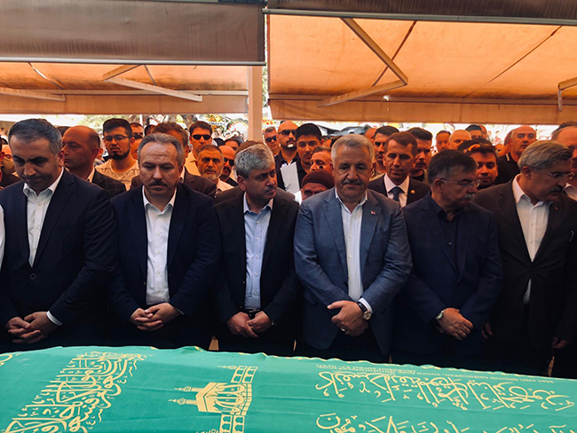 milletvekili-ahmet-arslan,-vali-rahmi-doganin-cenazesine-katildi-(2).jpg