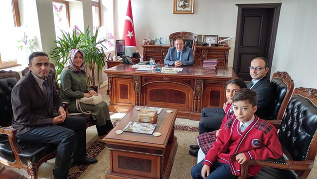minik-ogrenciler-kaymakam-karaman’i-ziyaret-(3).jpg