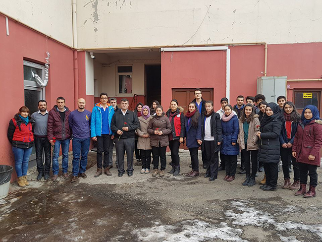 ogrencilerden-anlamli-ziyaret!-(3).jpg