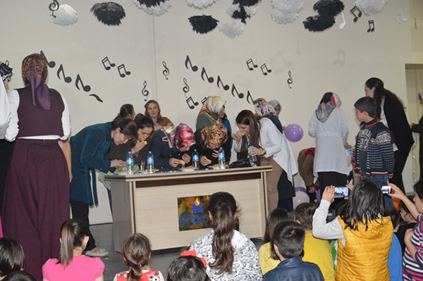 ozel-burhanettin-akhan-ilkokulu-ortaokulu’nda-“anneler-gunu-ozel-programi”-(4).jpg