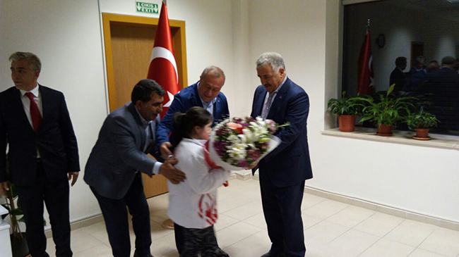 ozel-sporcular-bakan-arslan-ile-bulustu!-(10).jpg