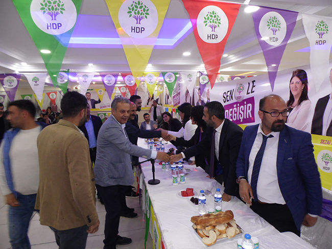 pervin-buldan-iftarini-kars’ta-acti-(3).jpg