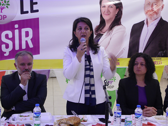 pervin-buldan-iftarini-kars’ta-acti-(6).jpg