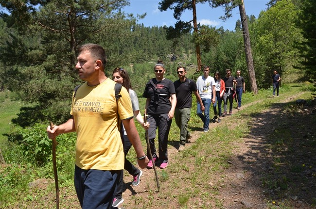 polis-ekiplerinden-sarikamisin-turizm-potansiyeline-katki-icin-doga-yuruyusu-(11).jpg