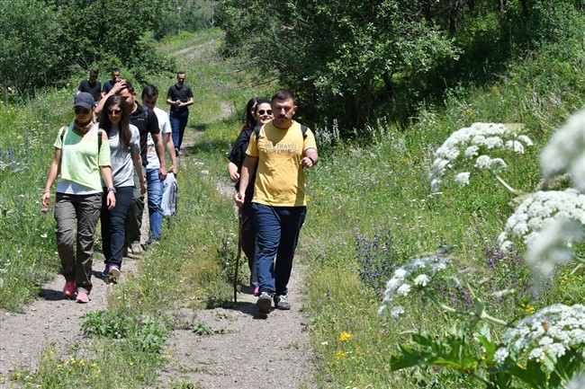 polis-ekiplerinden-sarikamisin-turizm-potansiyeline-katki-icin-doga-yuruyusu-(3).jpg