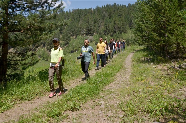 polis-ekiplerinden-sarikamisin-turizm-potansiyeline-katki-icin-doga-yuruyusu-(6).jpg