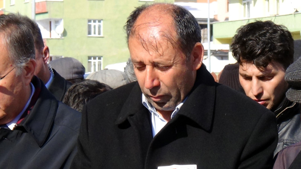 polis-memuru-gozyaslari-arasinda-topraga-verildi-(5).jpg