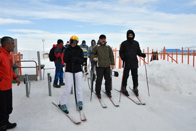 rus-gazetecilerin-sarikamis-kayak-ve-atli-kizak-keyfi-(2).jpg