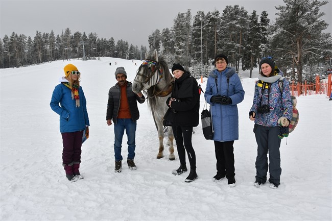 rus-gazetecilerin-sarikamis-kayak-ve-atli-kizak-keyfi-(9).jpg