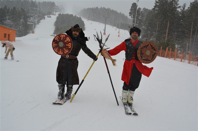 sarikamis’ta-’kayi-boyu’-kiyafetleri-giydiler-(1).jpg