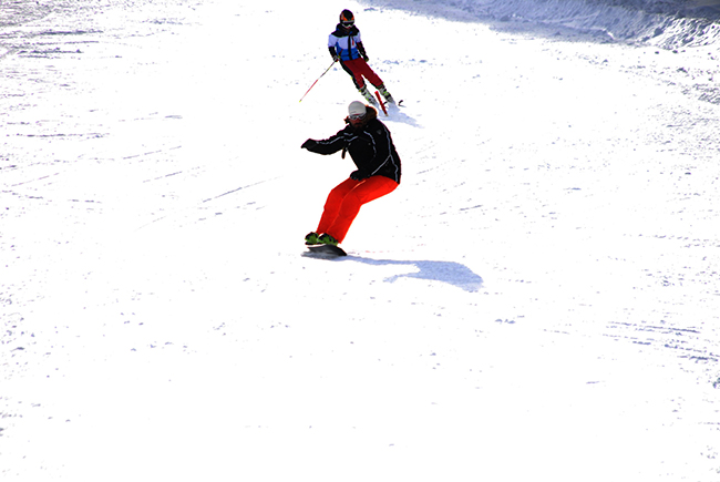 sarikamis’ta-alp-disiplini-ve-snowboard-il-birinciligi-yarislari-nefes-kesti--(3).jpg