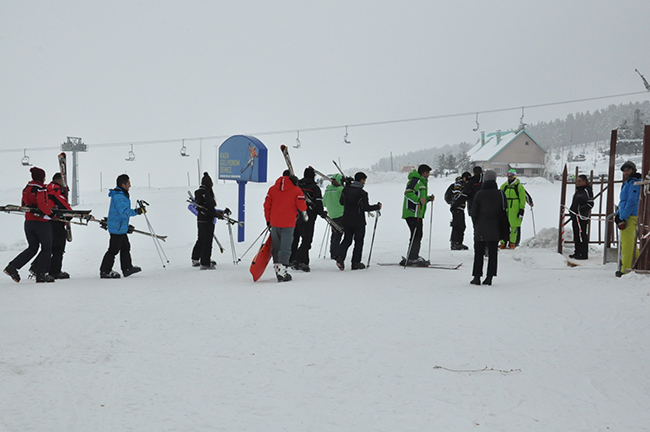 sarikamis’ta-kayak-keyfi-devam-ediyor-(4).jpg