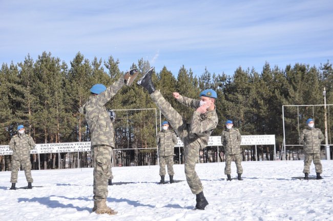 sarikamis’ta-komandolarin,-yakin-dovus-ve-muharebe-egitimi-(1).jpg