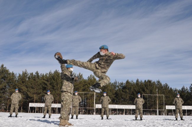 sarikamis’ta-komandolarin,-yakin-dovus-ve-muharebe-egitimi-(2).jpg