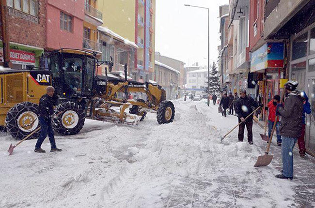 sarikamis-belediyesi’nin-karla-mucadelesi-(3).jpg