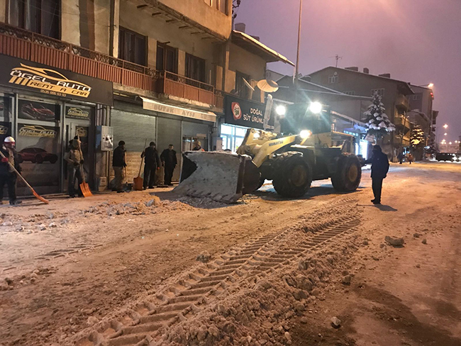 sarikamis-belediyesi-karla-mucadele-calismasi-baslatti-(2).jpg