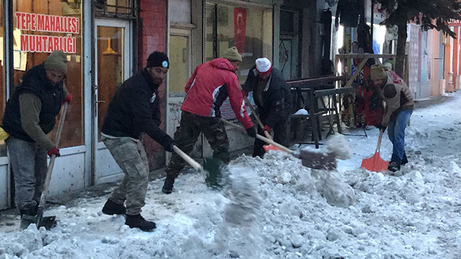sarikamis-belediyesi-karla-mucadele-calismasi-baslatti-(3).jpg