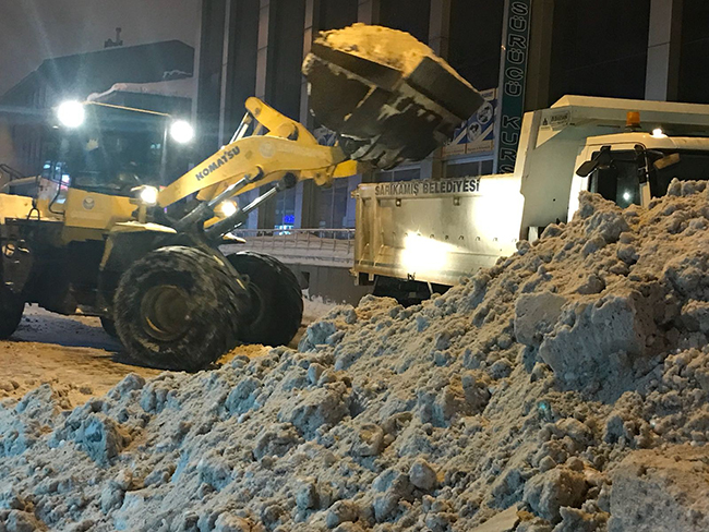 sarikamis-belediyesi-karla-mucadele-calismasi-baslatti-(4).jpg