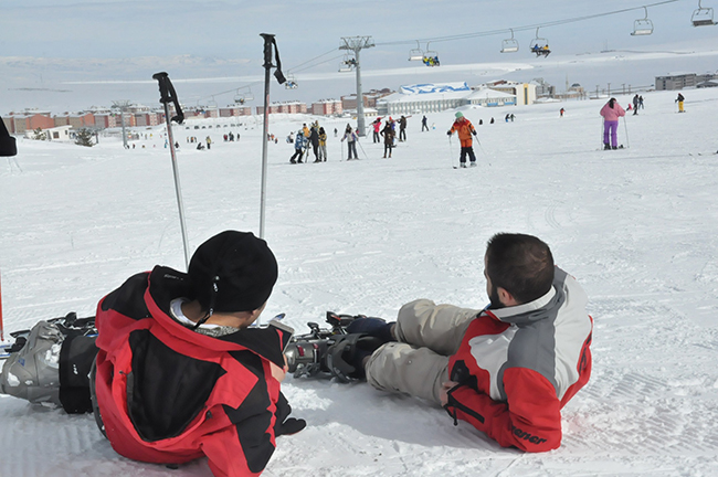 sarikamis-cibiltepe-kayak-merkezi’ne-yogun-ilgi--(9).jpg