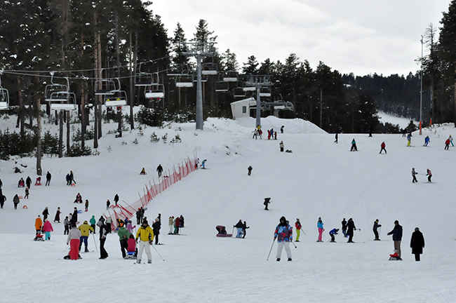 sarikamis-cibiltepe-kayak-merkezi-kayakseverleri-agirliyor-(3)-001.jpg