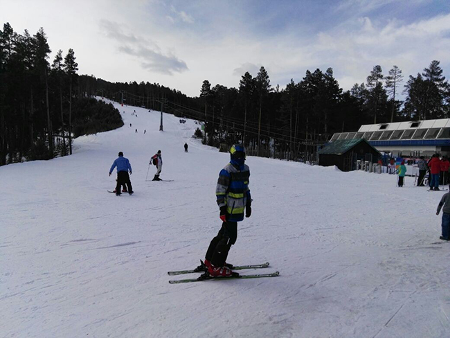 sarikamis-cibiltepe-kayak-merkezinde-hafta-sonu-yogunlugu-(12).jpg
