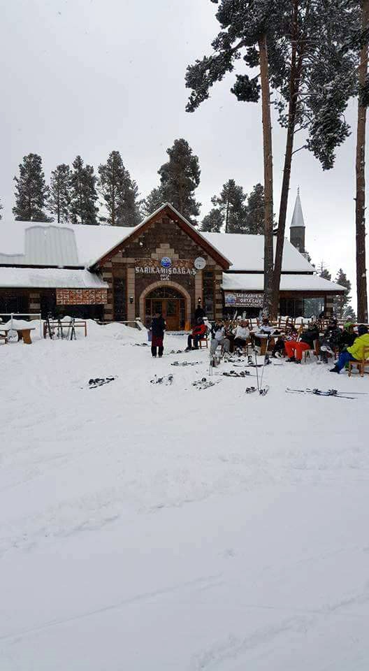 sarikamis-cibiltepe-kayak-merkezinde-kar-bereketi-(1).jpg