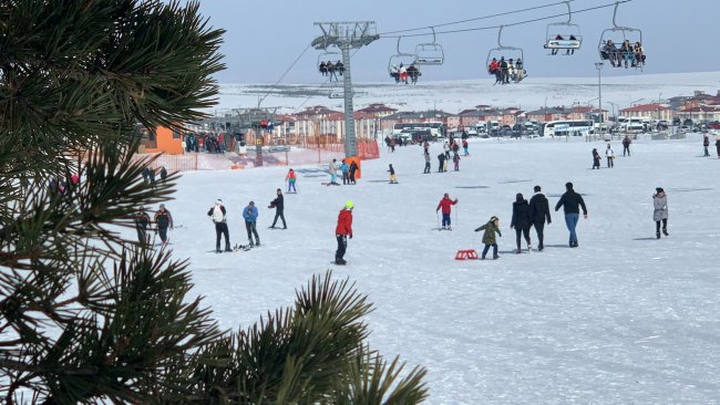 sarikamis-kayak-merkezi-doldu-tasti-(11).jpg
