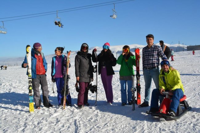 sarikamis-kayak-merkezi-iranli-turistlerin-ugrak-yeri-oldu-(1).jpg
