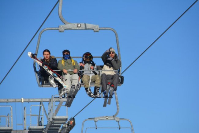 sarikamis-kayak-merkezi-iranli-turistlerin-ugrak-yeri-oldu-(3).jpg