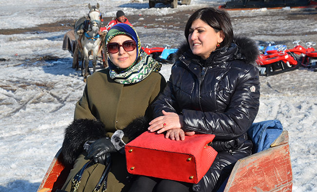 sarikamis-kayak-merkezi-kadinlari-agirladi-(4).jpg