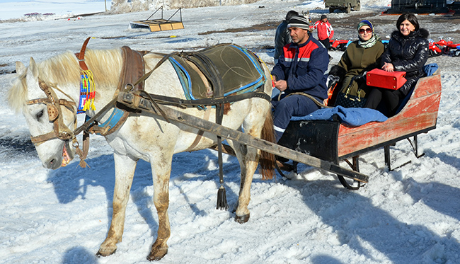 sarikamis-kayak-merkezi-kadinlari-agirladi-(5).jpg
