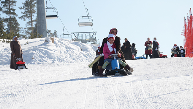 sarikamis-kayak-merkezi-kadinlari-agirladi-(6).jpg