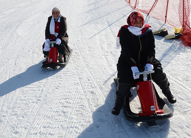 sarikamis-kayak-merkezi-kadinlari-agirladi-(7).jpg
