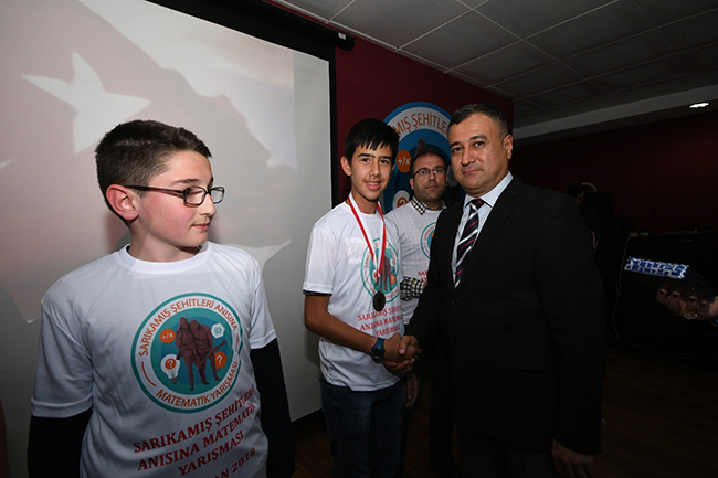 sarikamis-sehitleri-anisina-matematik-yarismasi-yapildi--(2).jpg