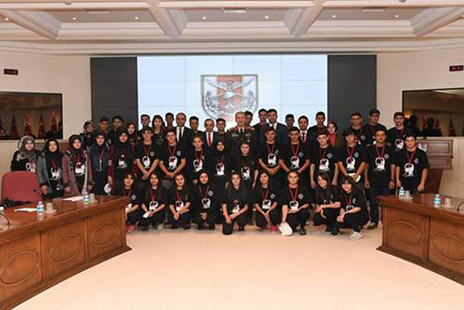 sarikamisli-lise-ogrencilerinden-genelkurmay-baskanligina-ziyaret.jpg