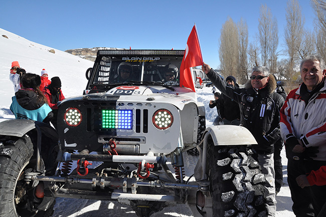 sarikamista-4.-kis-oyunlari-festivali-off-road-rallisinde-bazi-araclar-takla-atti-(5).jpg