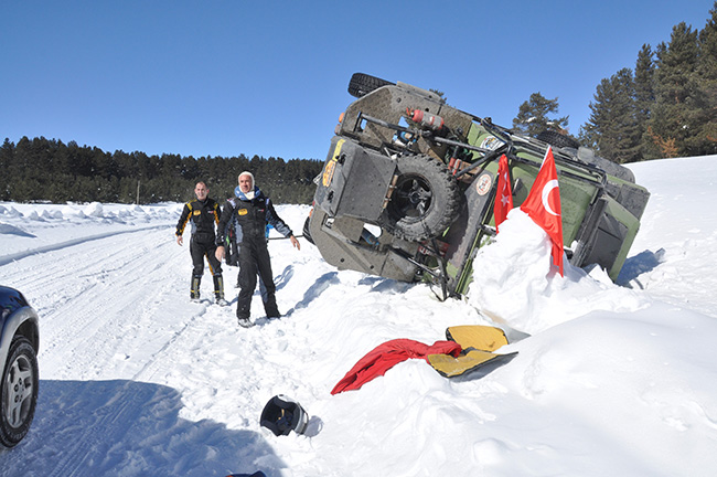 sarikamista-4.-kis-oyunlari-festivali-off-road-rallisinde-bazi-araclar-takla-atti-(6).jpg